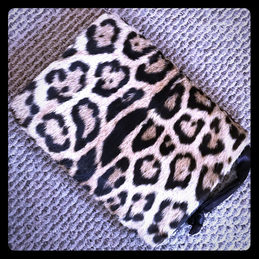 Leopard style hand warmer / handbag